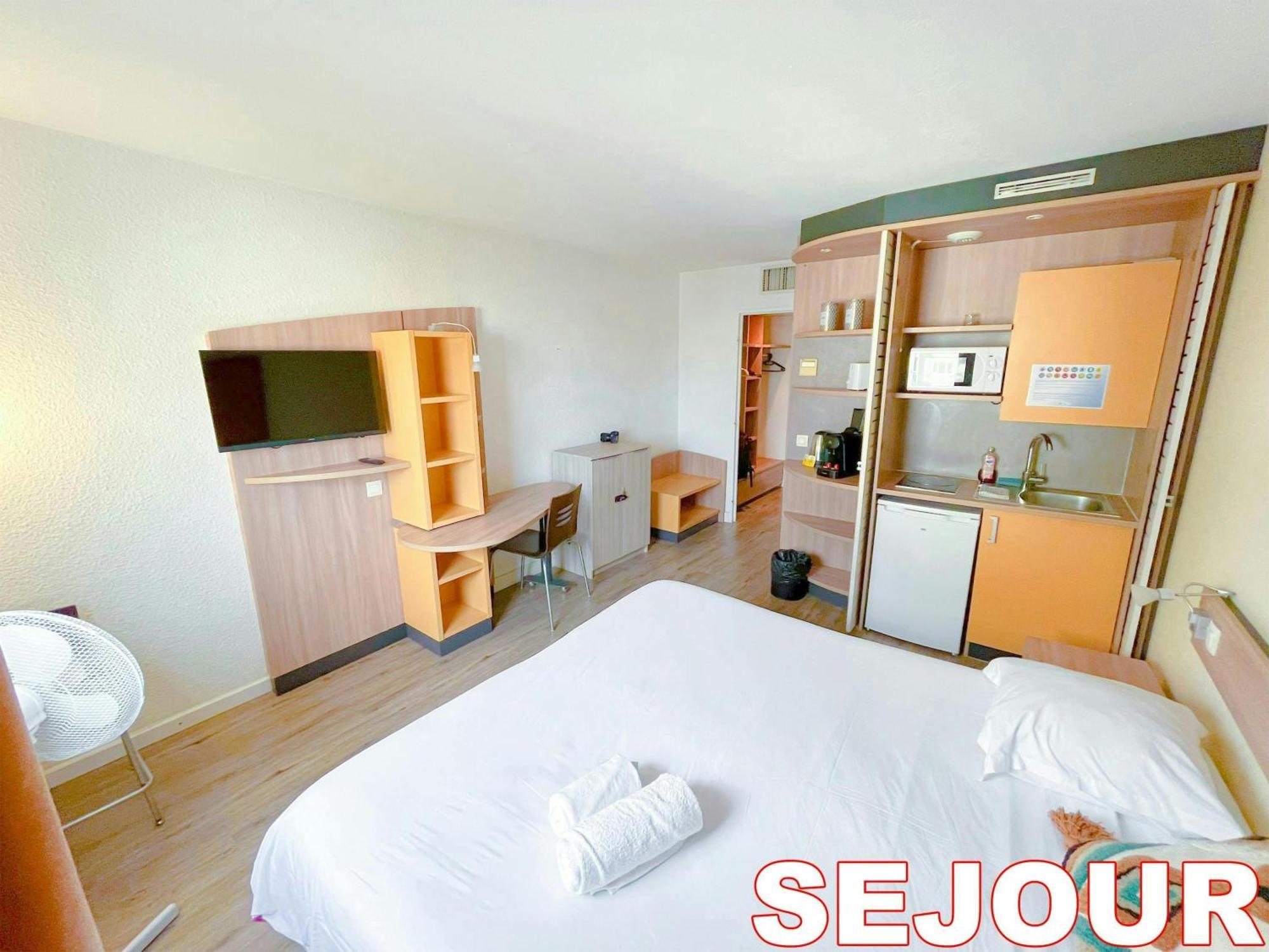 Paris Retreat 5 Minutes From Hoche Metroparking Apartment Pantin Exterior foto
